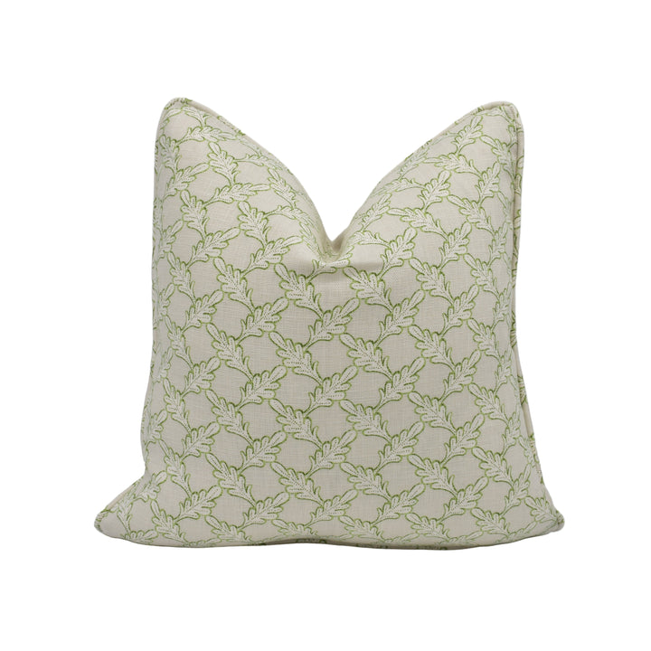 Colefax and Fowler Oaken Beige - Elegant Oak Leaf Motif