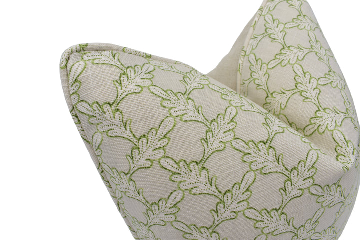 Colefax and Fowler Oaken Beige - Elegant Oak Leaf Motif